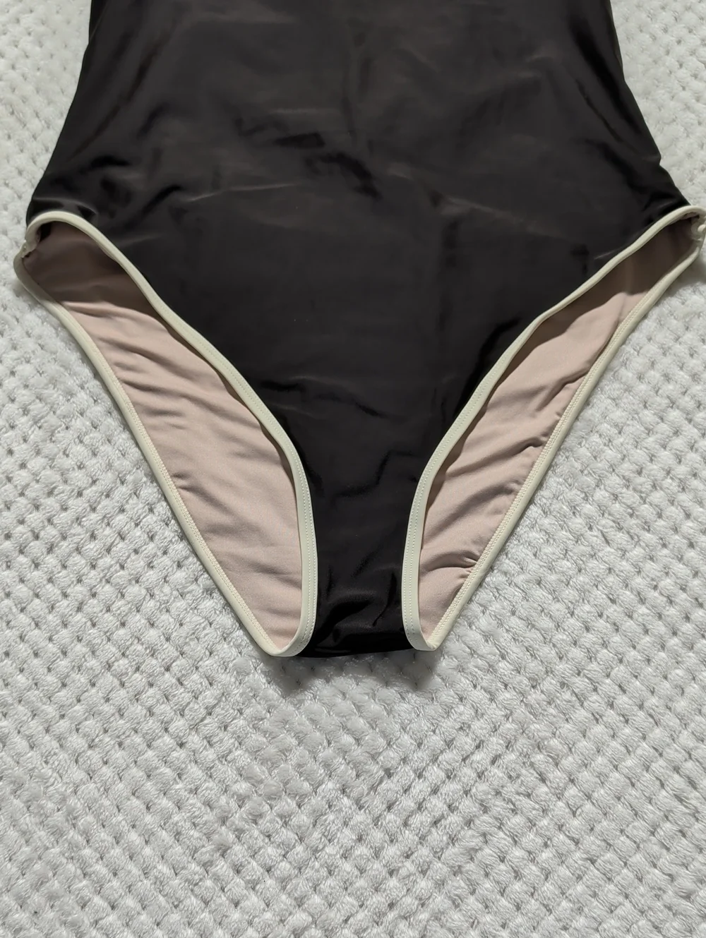 Cupshe Chic One Piece Swimsuit With Alluring Contrast Trim